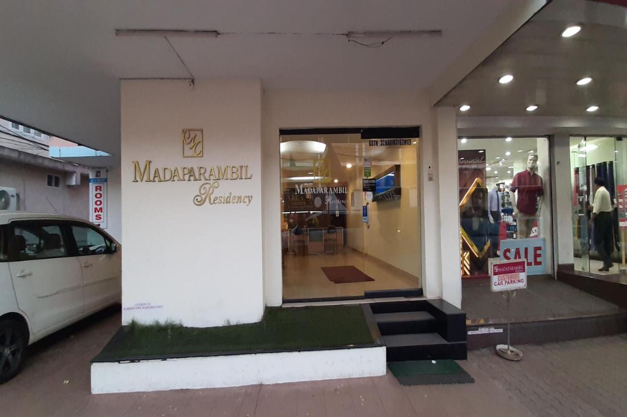 Madaparambil Residency Alwaye Buitenkant foto
