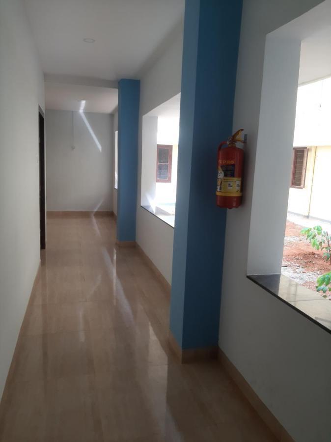 Madaparambil Residency Alwaye Buitenkant foto