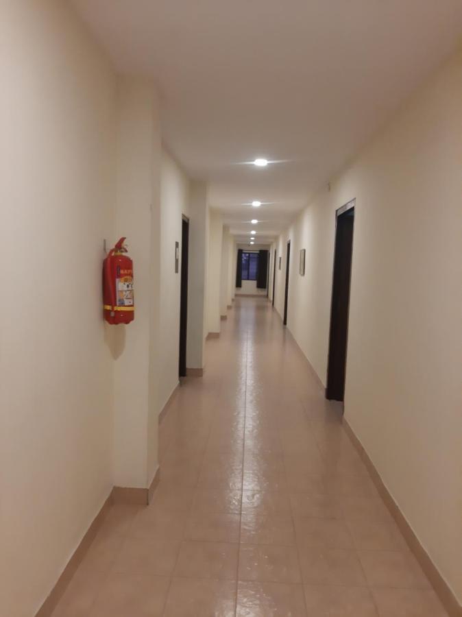 Madaparambil Residency Alwaye Buitenkant foto