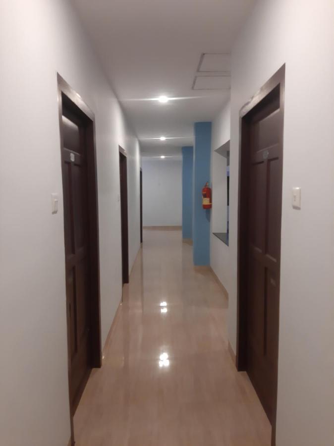 Madaparambil Residency Alwaye Buitenkant foto