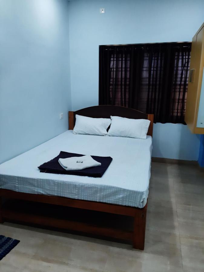 Madaparambil Residency Alwaye Buitenkant foto