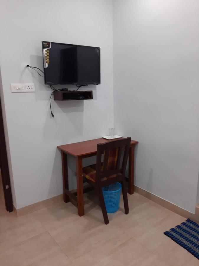 Madaparambil Residency Alwaye Buitenkant foto