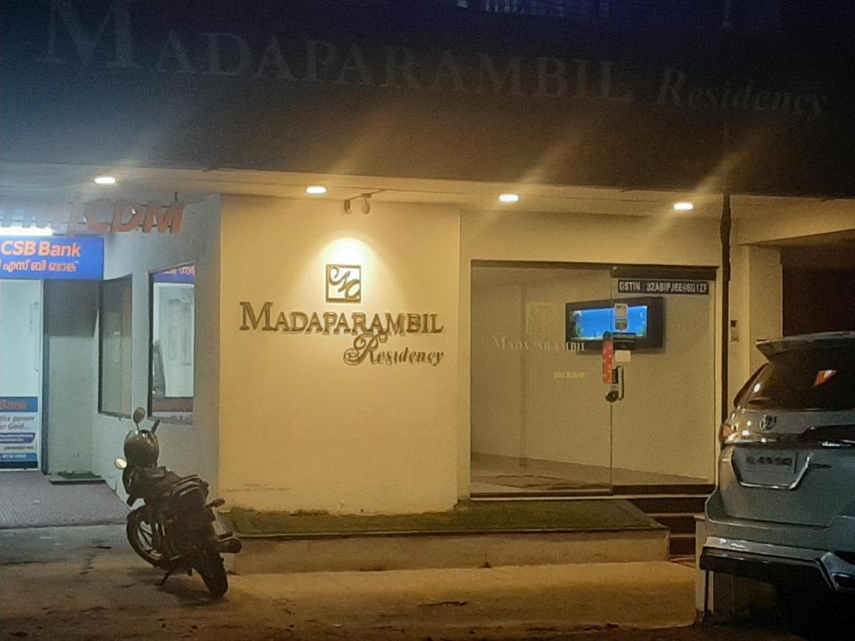 Madaparambil Residency Alwaye Buitenkant foto