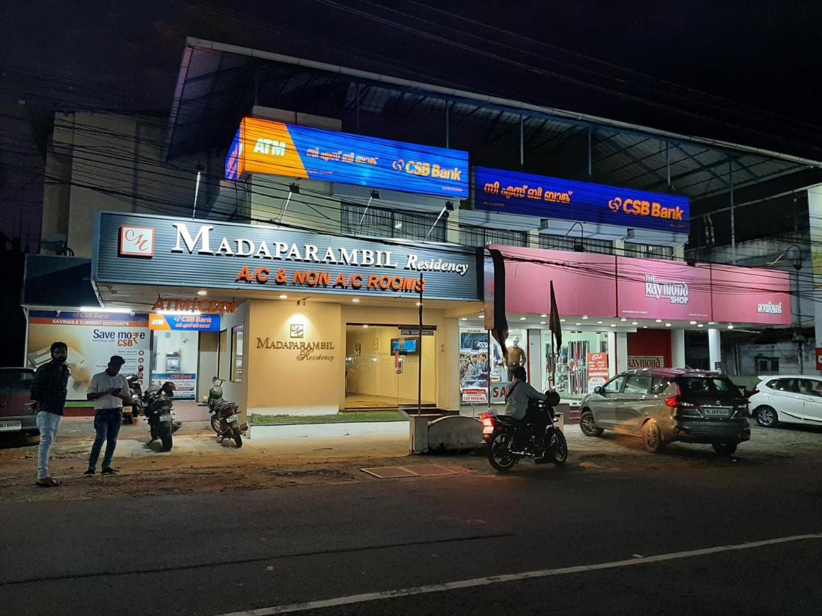 Madaparambil Residency Alwaye Buitenkant foto