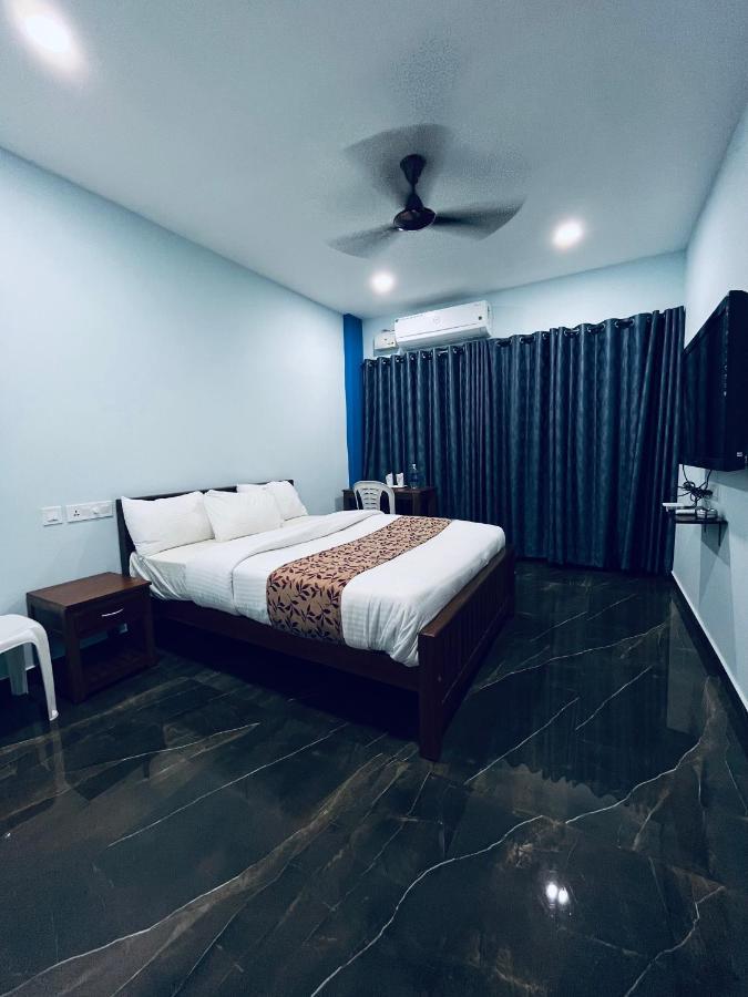 Madaparambil Residency Alwaye Buitenkant foto