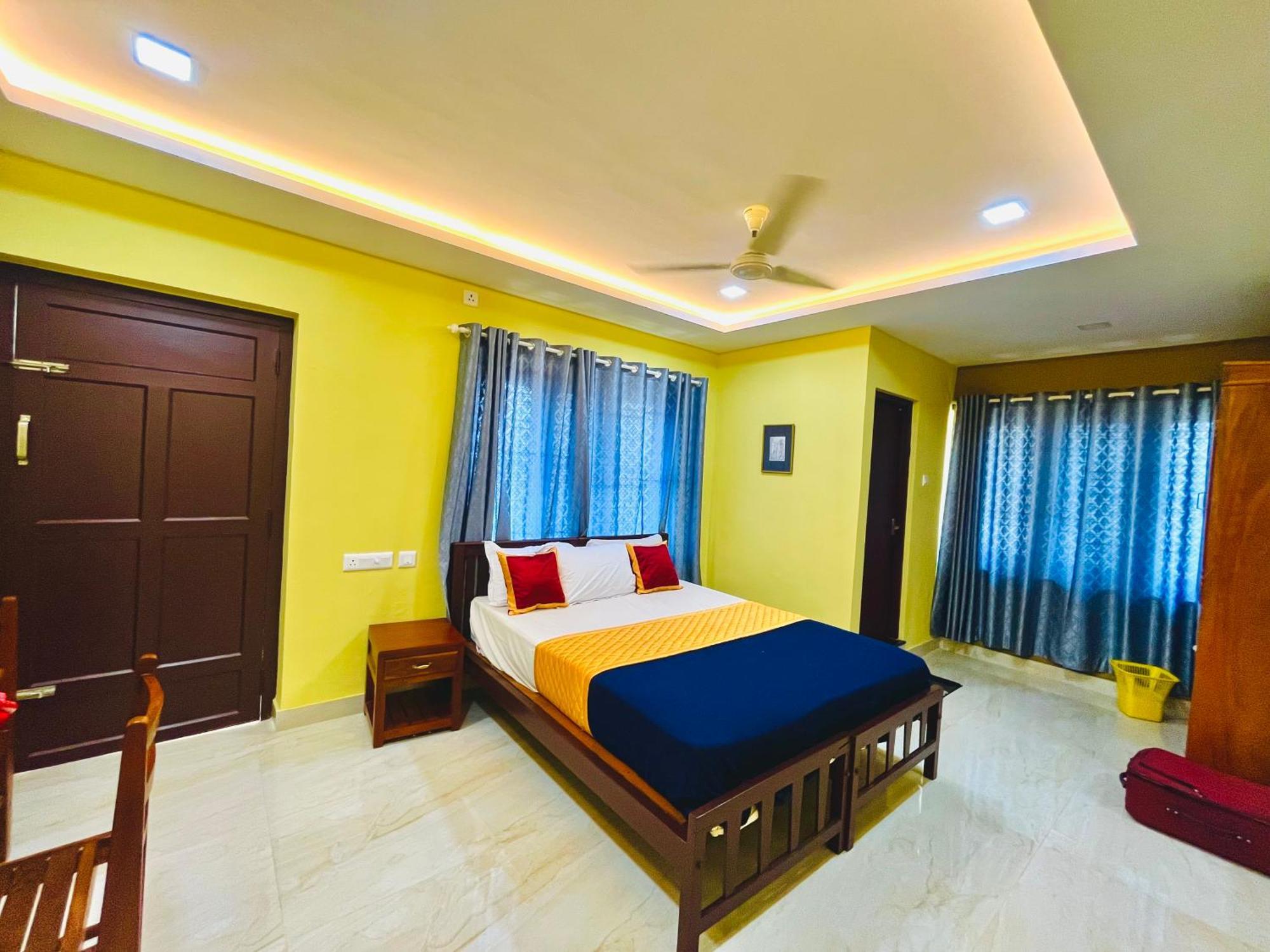Madaparambil Residency Alwaye Buitenkant foto