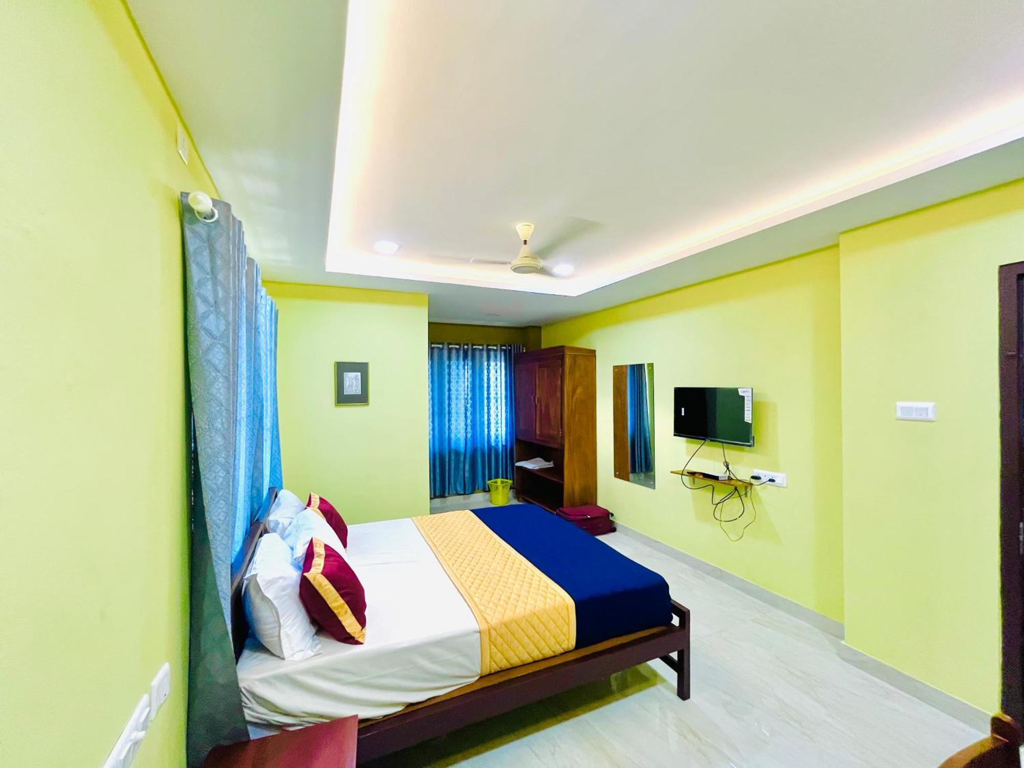 Madaparambil Residency Alwaye Buitenkant foto