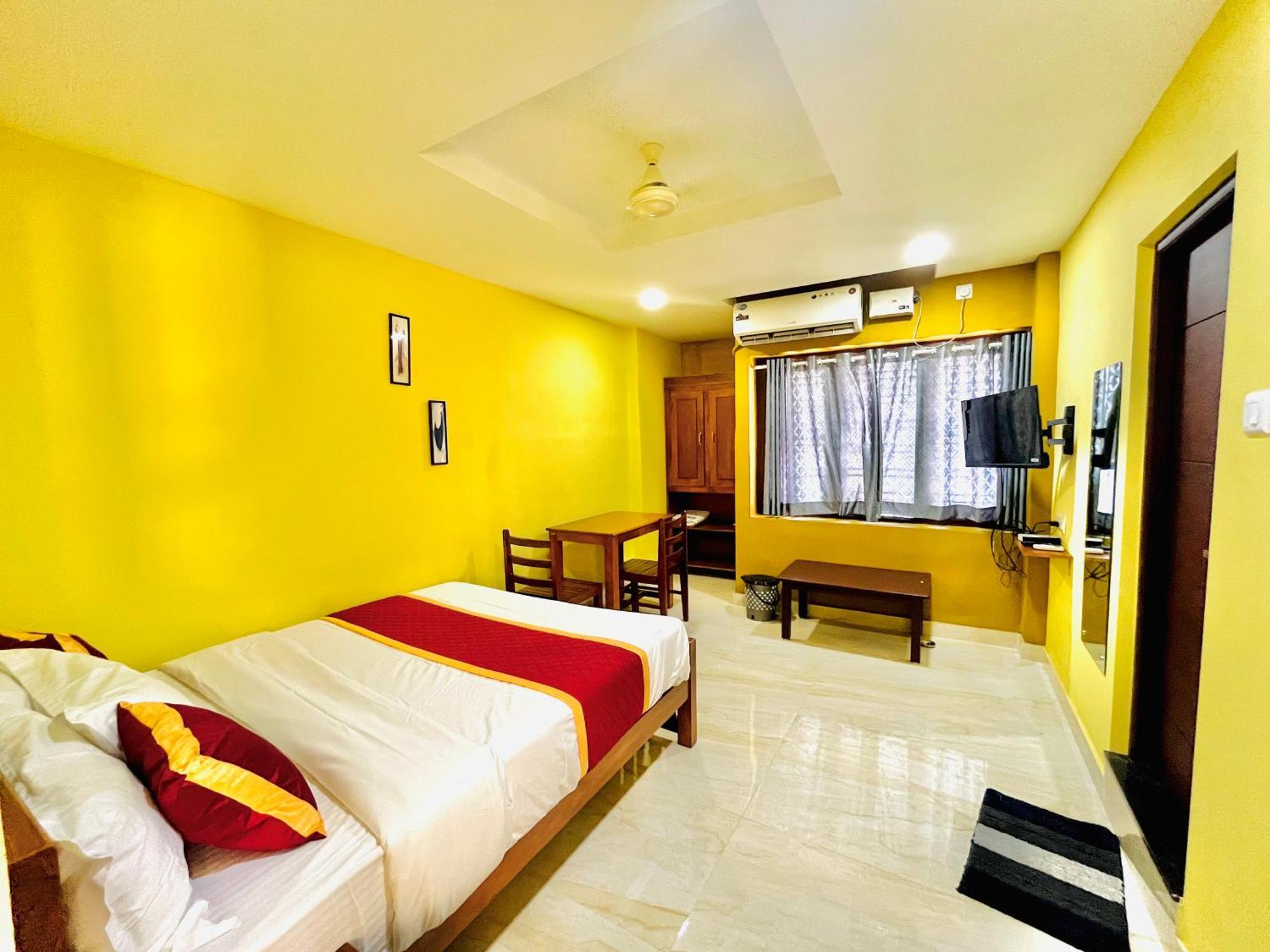 Madaparambil Residency Alwaye Buitenkant foto